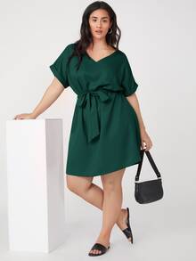 SHEIN 大碼捲邊袖素色腰帶洋裝 - 墨綠色 - 查看 5