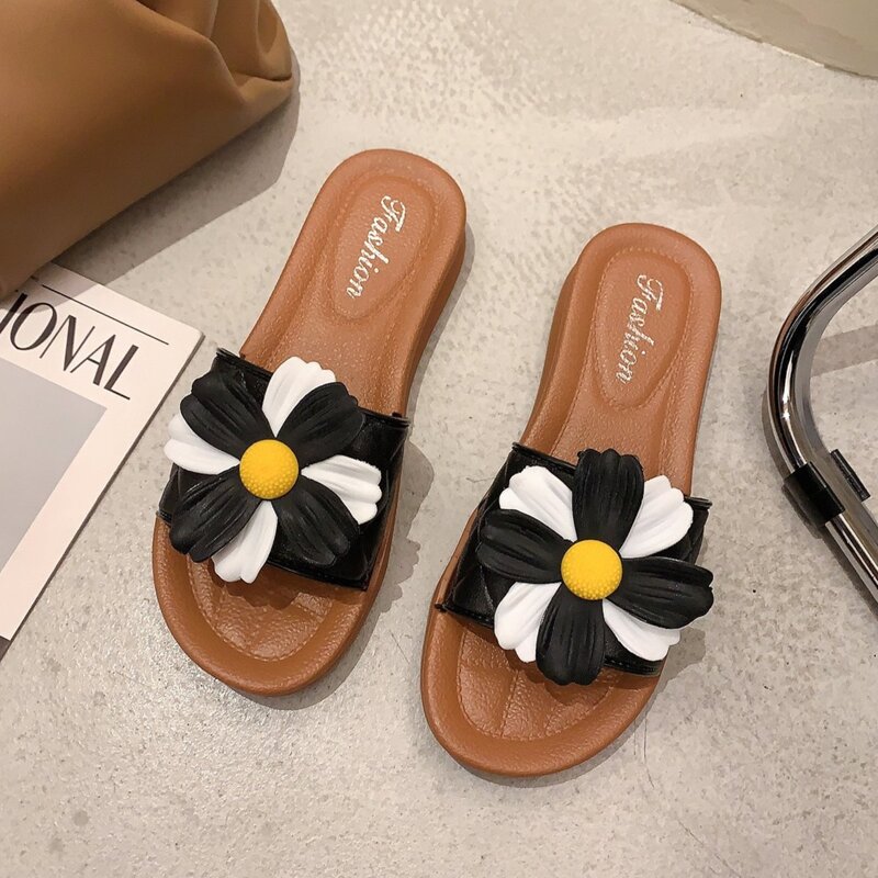 

Floral Quilted Band Slides, Black and white