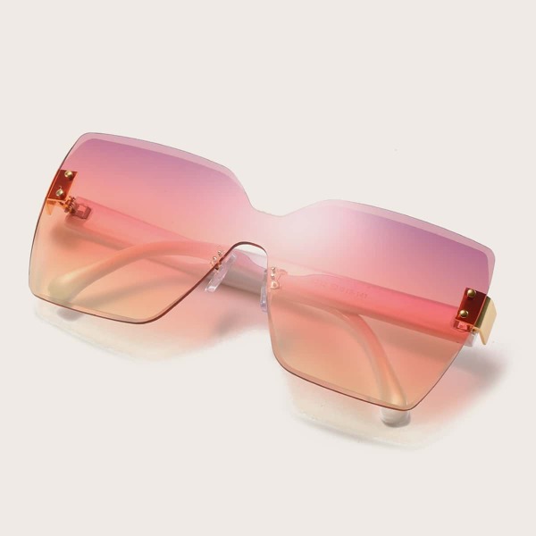 

Oversized Frame Tinted Lens Sunglasses