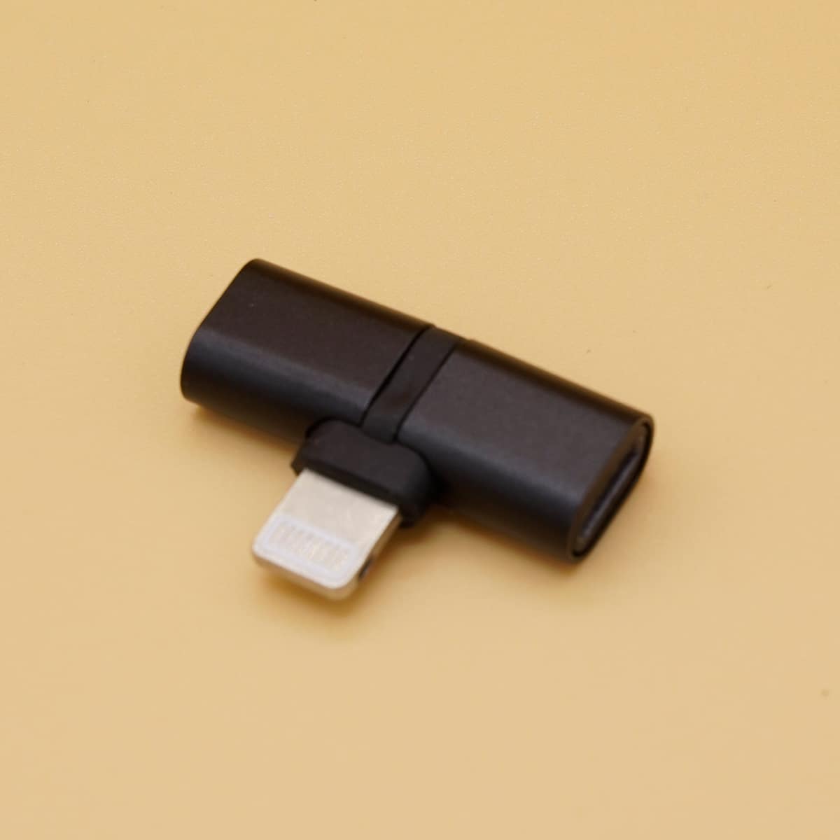 

1pc Phone Audio Adapter, Black