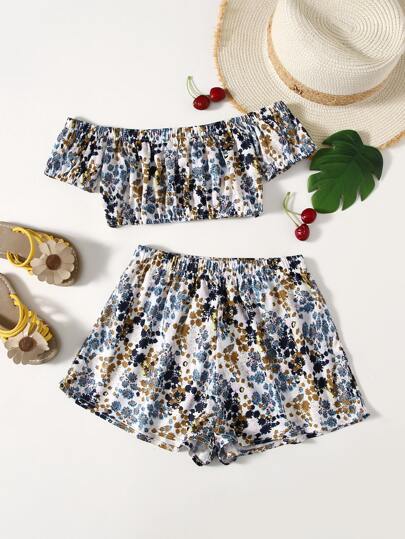 طقم شورت مع لباس علوي قصير مكشوف الاكتاف ومزهر للبنات