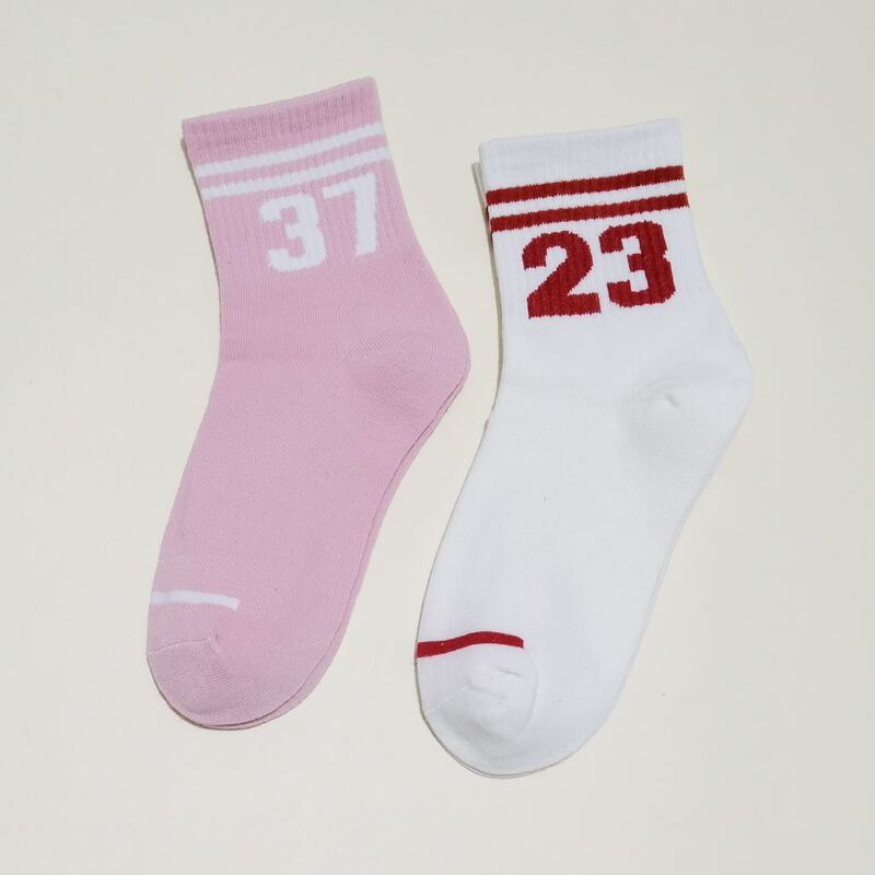 

2pairs Letter Graphic Crew Socks, Multicolor