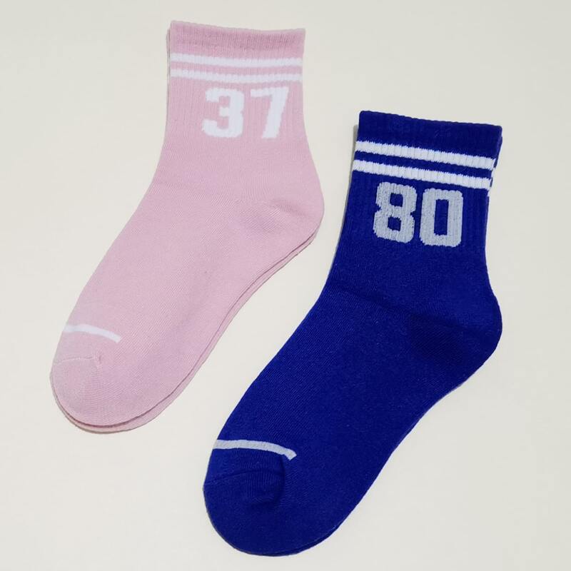 

2pairs Letter Graphic Crew Socks, Multicolor