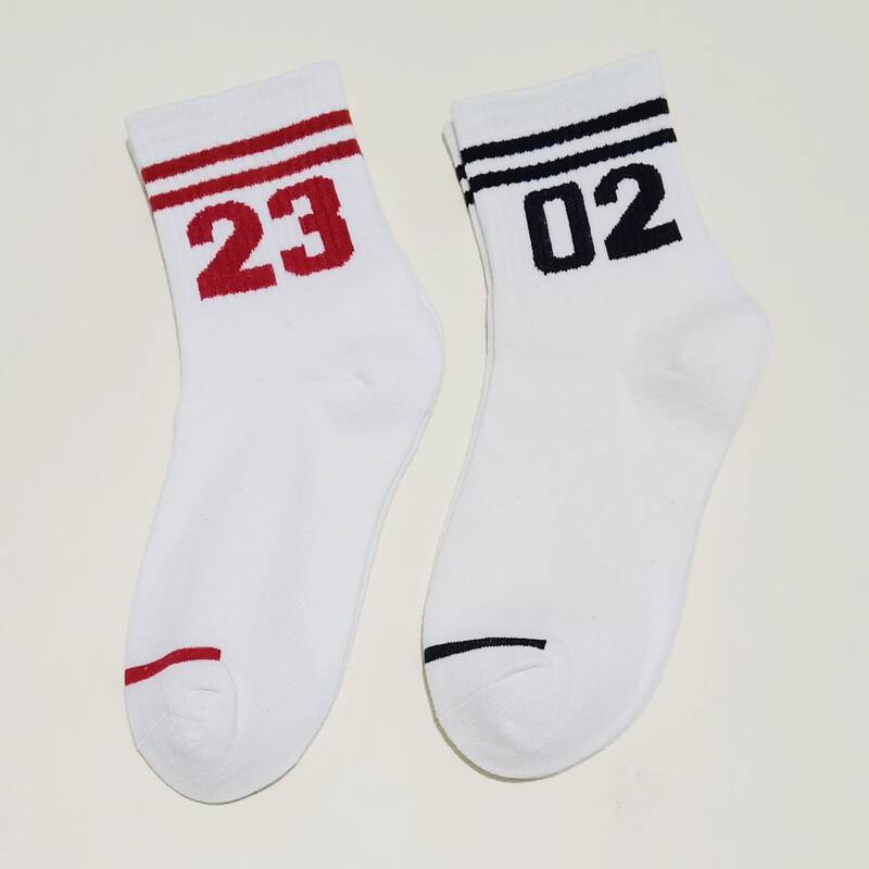 

2pairs Letter Graphic Crew Socks, White