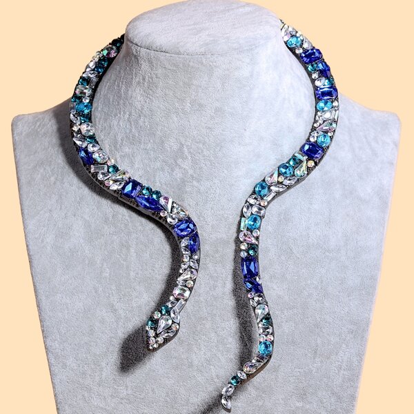 

Rhinestone Snake Design Necklace, Blue