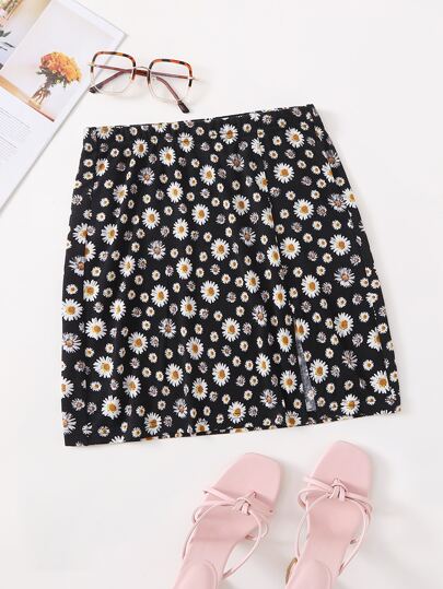 تنورة بزهر اقحوان وبحافة فتحة