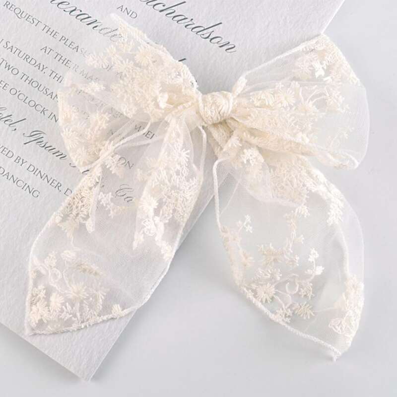 

Lace Bow Hair Clip, White