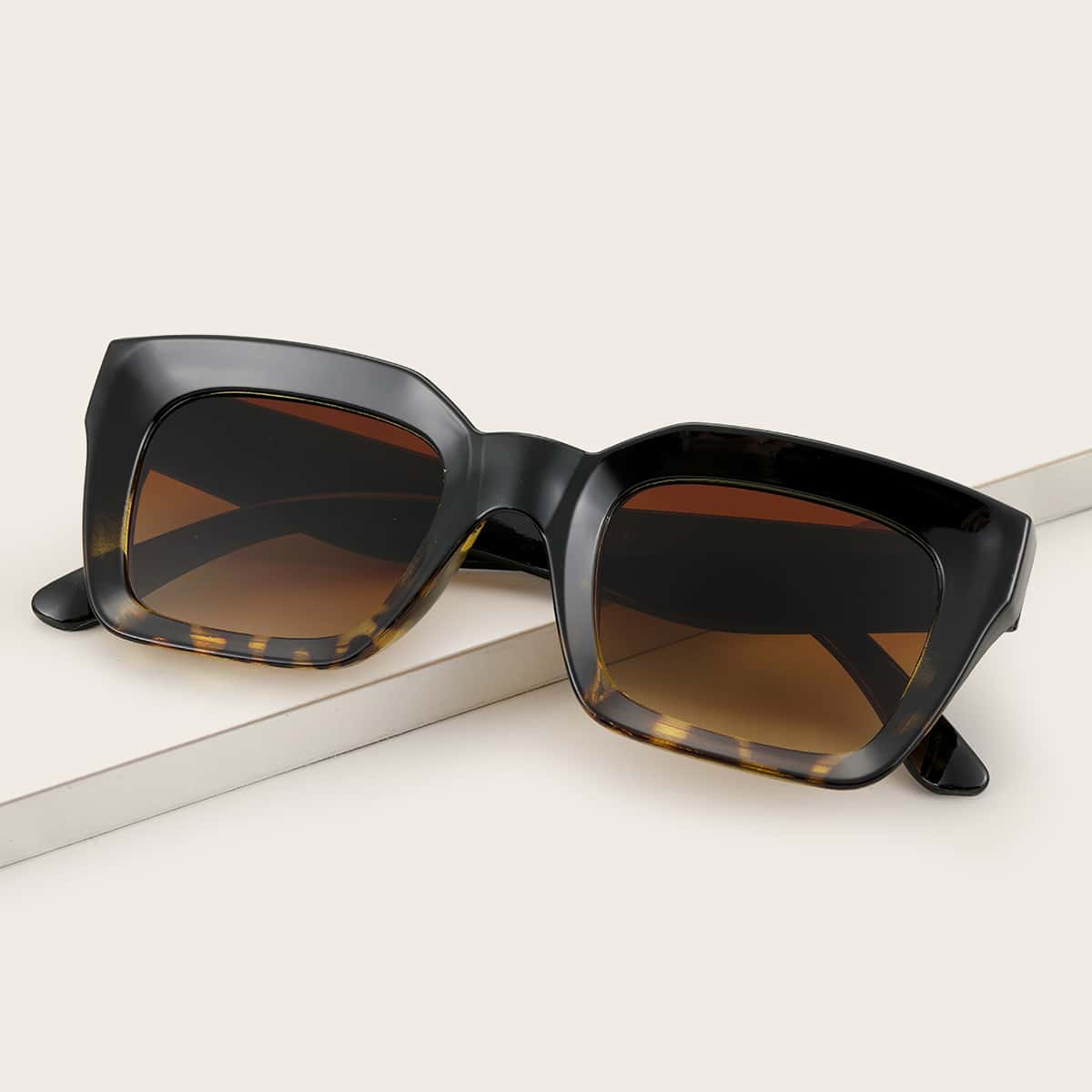 

Square Frame Sunglasses