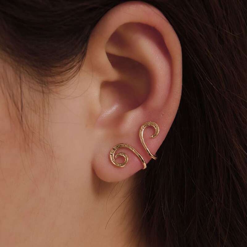 

1pc Structured Ear Cuff, Gold