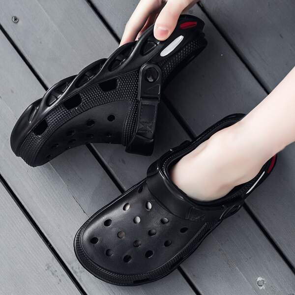 

Men Minimalist Vented Clogs, Black