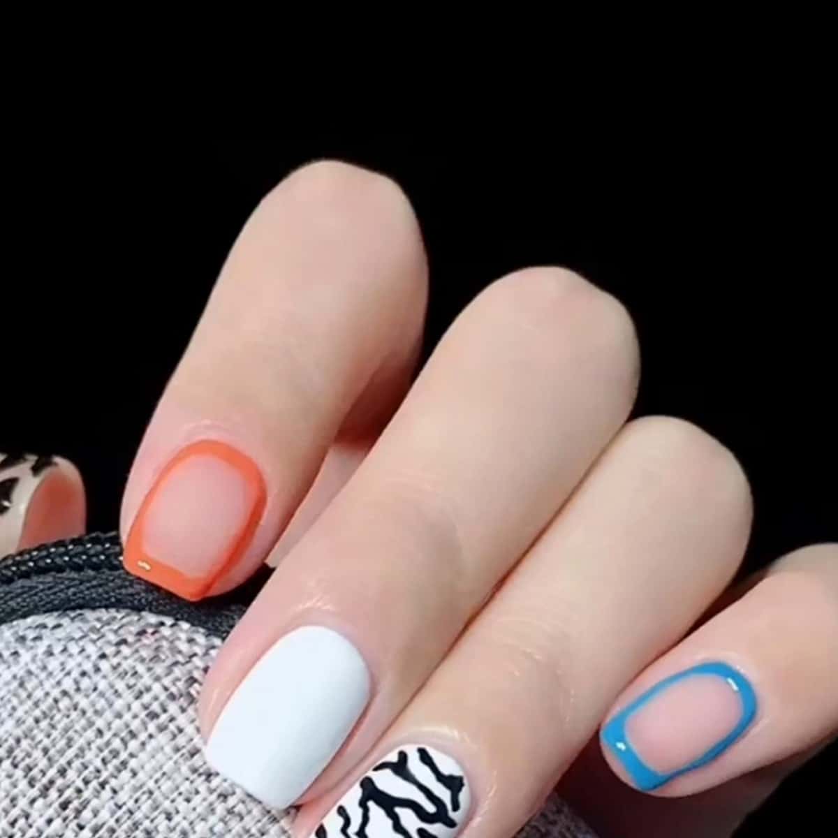 

24pcs Colorful Graphic Fake Nail, Multicolor