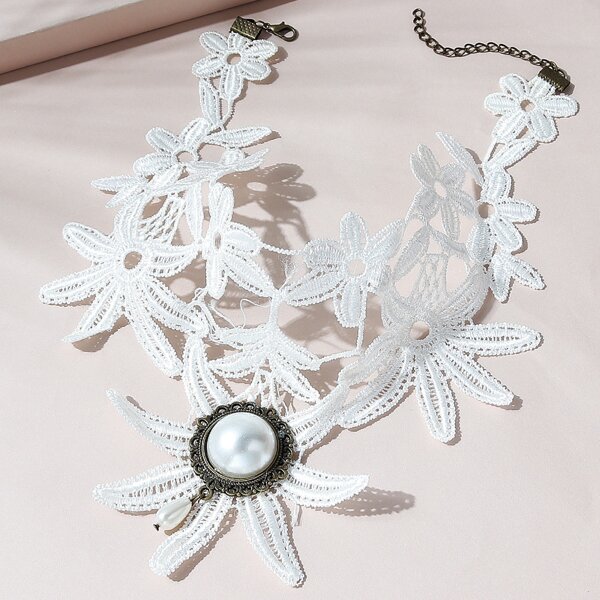

Lace Flower Decor Necklace, White