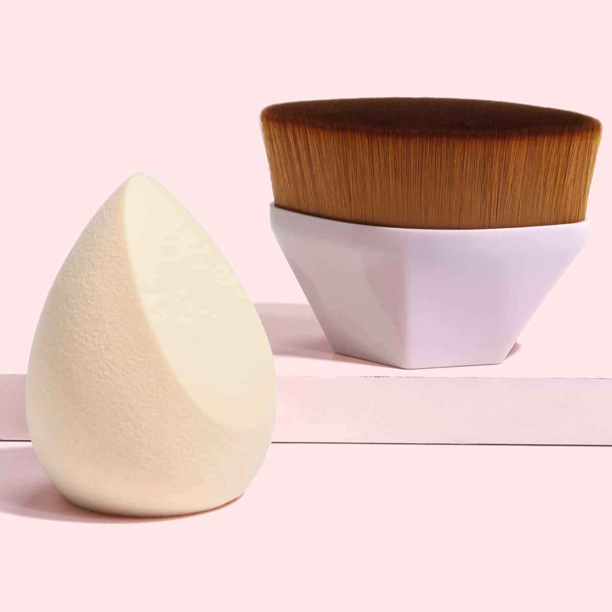 

1pc Foundation Brush & 1pc Sponge, Pink