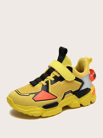 حذاء رياضي مكتنزة مثقب بألوان متجانس للأولاد