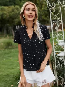 SHEIN Frenchy 紙屑狀心形缺口領襯衫 - 黑色 - 查看 5