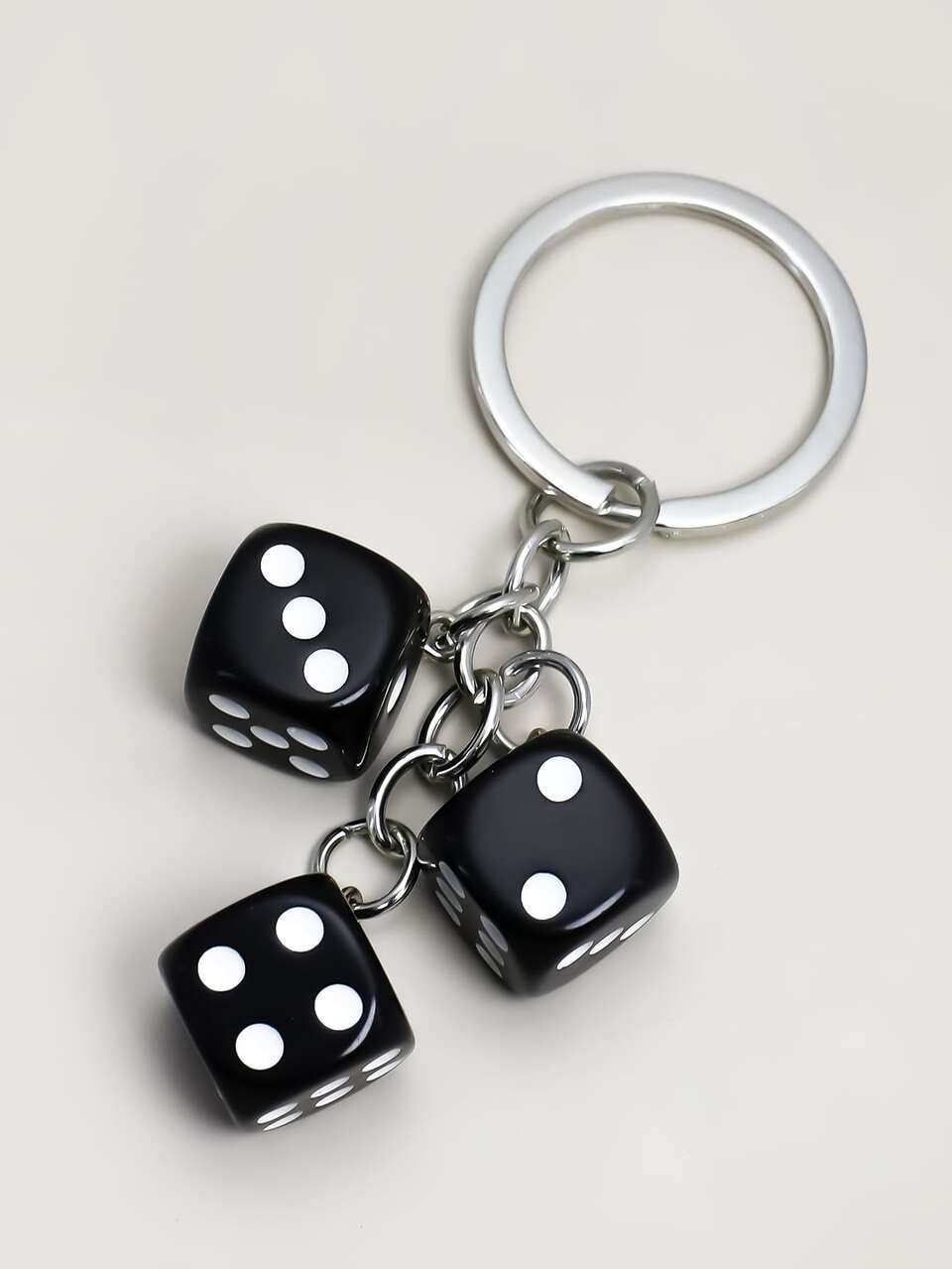 1pc Women's Resin Dice Keychain, Personalized Acrylic Resin Geometric Cube Dice DIY Accessory Christmas Gift Bag Charms Car Teacher Friend Sister Gift Ideas Gifts For Mother, Father, Graduation, And Teacher