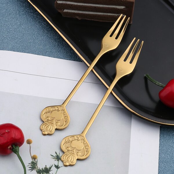 

2pcs Crown Detail Fruit Fork, Gold