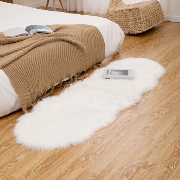 

Plain Wavy Edge Plush Carpet, White