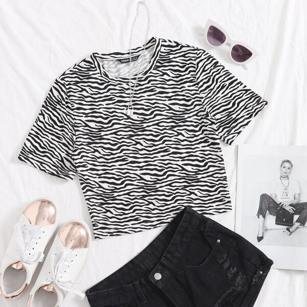 

Zebra Strip Slim Fit Tee, Black and white