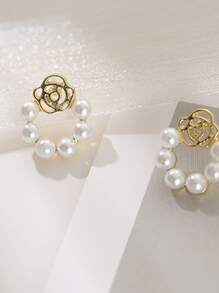 人造珍珠設計耳釘 - 金黃色 - 查看 3