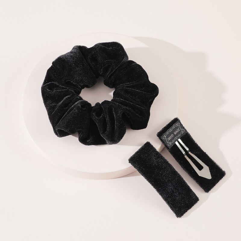 

2pcs Velvet Hair Clip & Scrunchie, Black