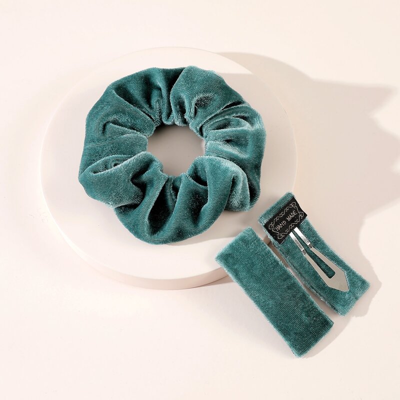

2pcs Velvet Hair Clip & Scrunchie, Green