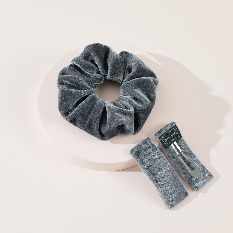 

2pcs Velvet Hair Clip & Scrunchie, Grey