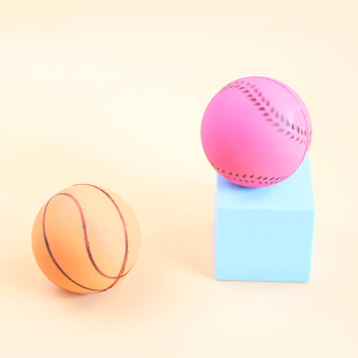 

1pc Random Color Pet Chasing Toy Ball, Multicolor