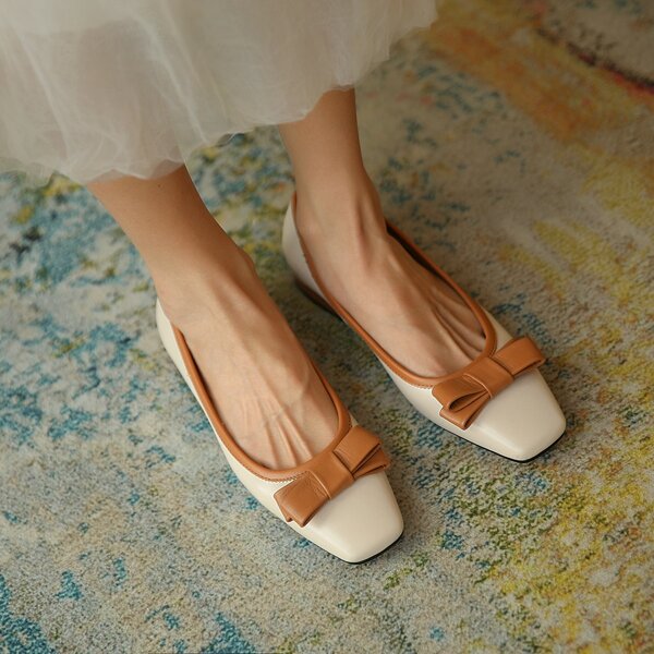 

Contrast Binding Bow Decor Leather Flats, White