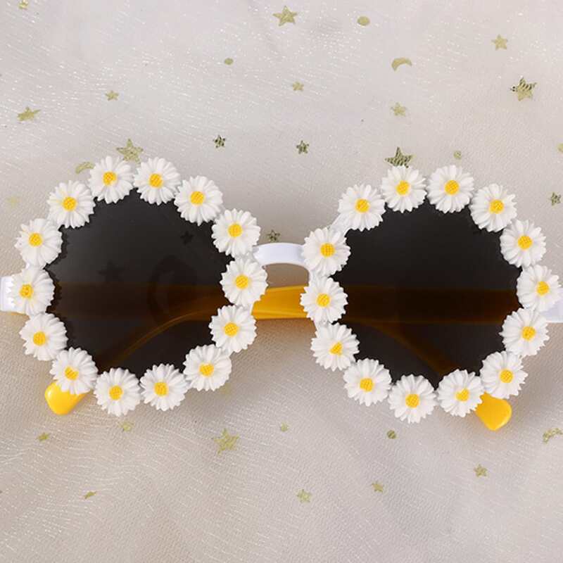 

Daisy Flower Decor Frame Sunglasses