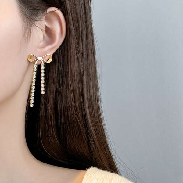

Zircon Bow Knot Design Earrings, Gold