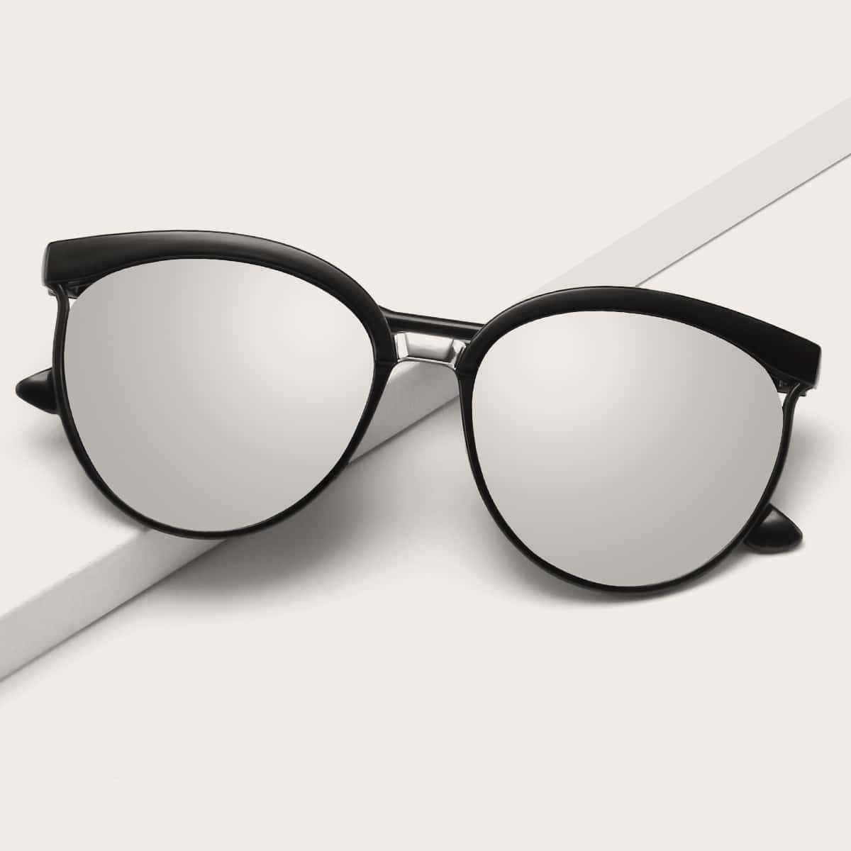 

Round Frame Sunglasses