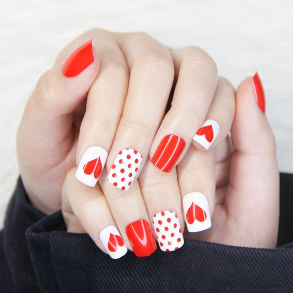 

24pcs Heart Pattern Fake Nail & 1sheet Tape & 1pc Nail File, Red and white