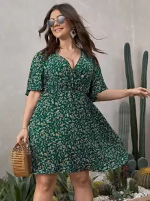 SHEIN VCAY 大碼小碎花交叉領蝴蝶袖A字型連衣裙 - 墨綠色 - 查看 1