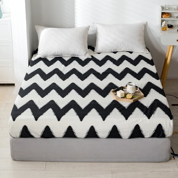 

1pc Chevron Pattern Fitted Sheet, Black and white