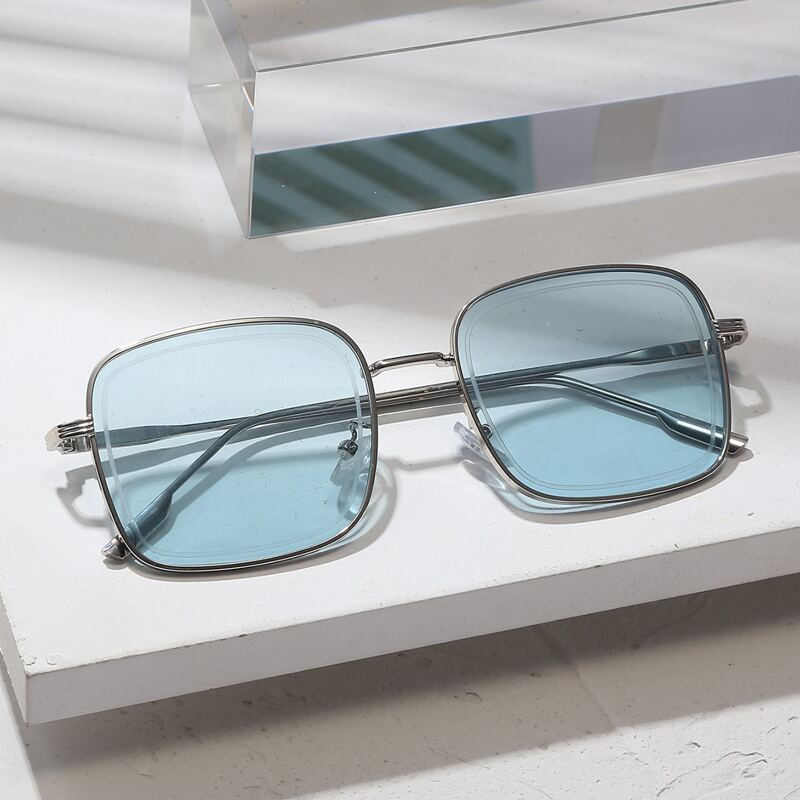 

Square Frame Tinted Lens Sunglasses