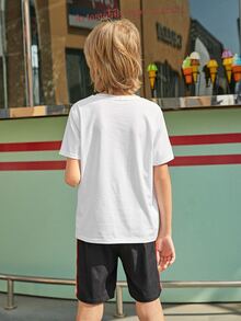 SHEIN Boys Cartoon Graphic Tee & Rainbow Striped Shorts Set - Multicolor - View 2