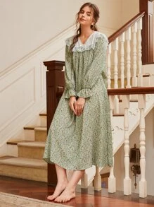 SHEIN Unity 網眼刺繡肩部蕾絲邊鐘形袖小碎花睡衣