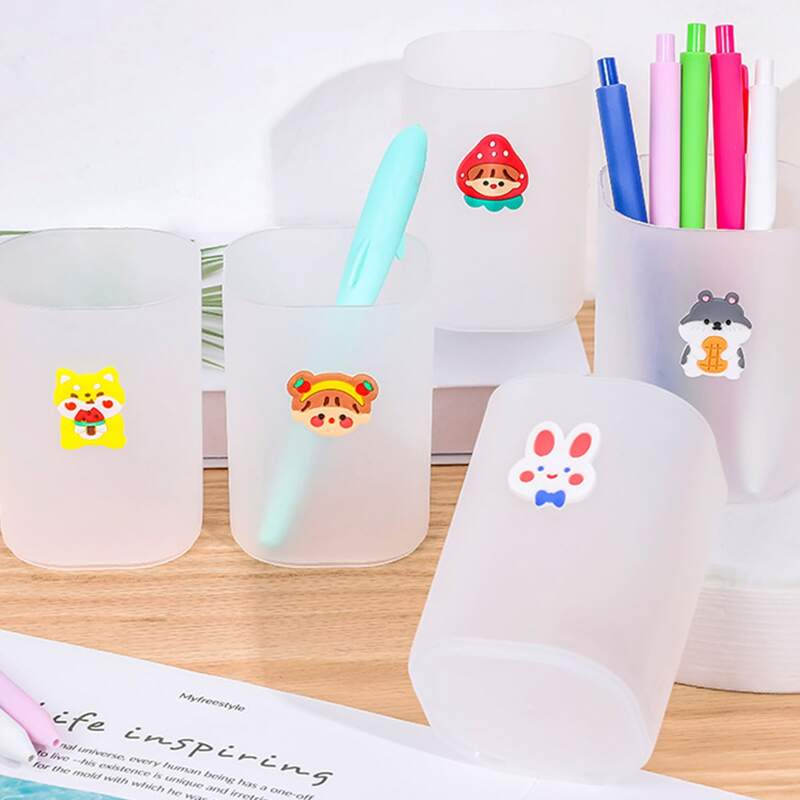 

1pc Cartoon Graphic Random Pen Holder, White