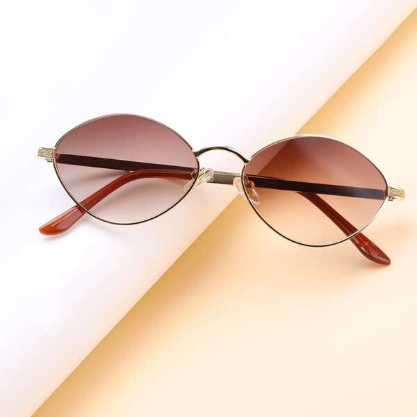 

Metal Frame Tinted Lens Sunglasses