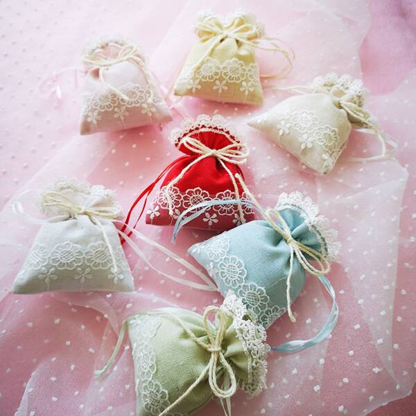 

2pcs Lace Flower Decor Random Mini Storage Bag, Multicolor