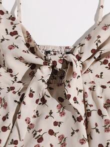 Soleia Top de tirantes peplum floral de espalda fruncido con cordón delantero - Multicolor - Ver 3