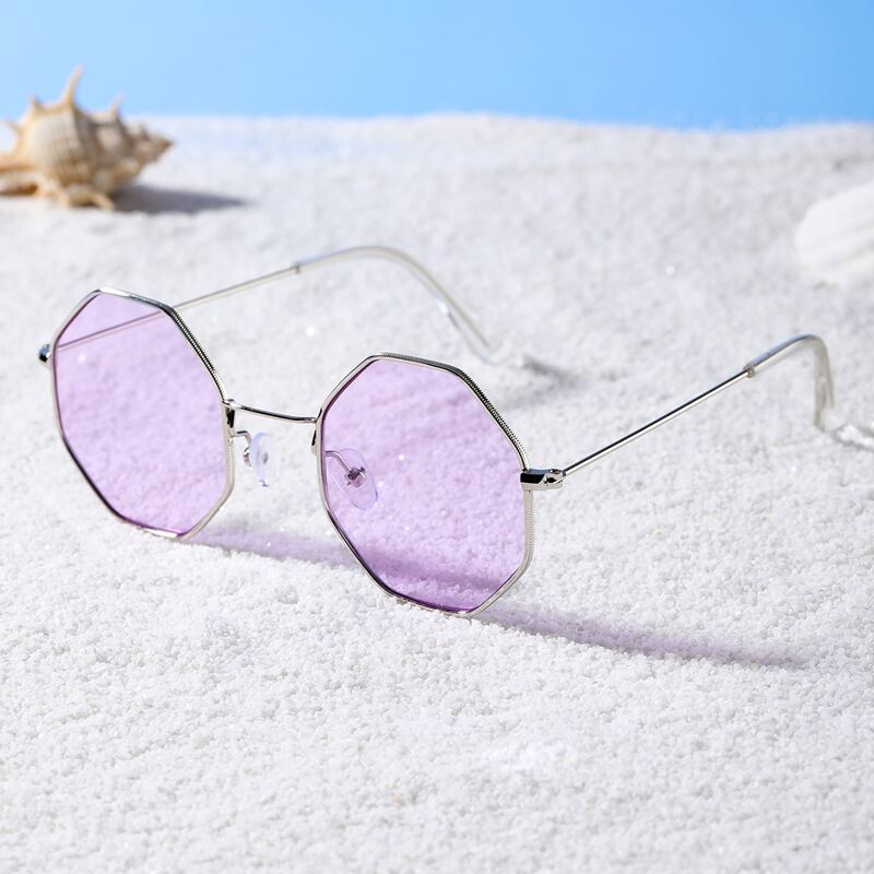 

Metal Frame Tinted Lens Sunglasses