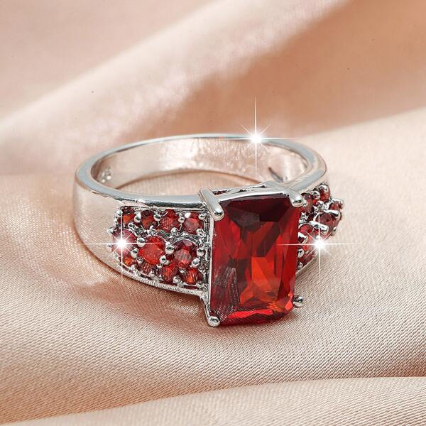 

Zircon Decor Ring, Burgundy