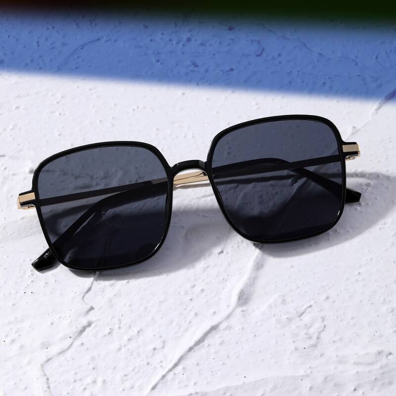 

Square Frame Sunglasses