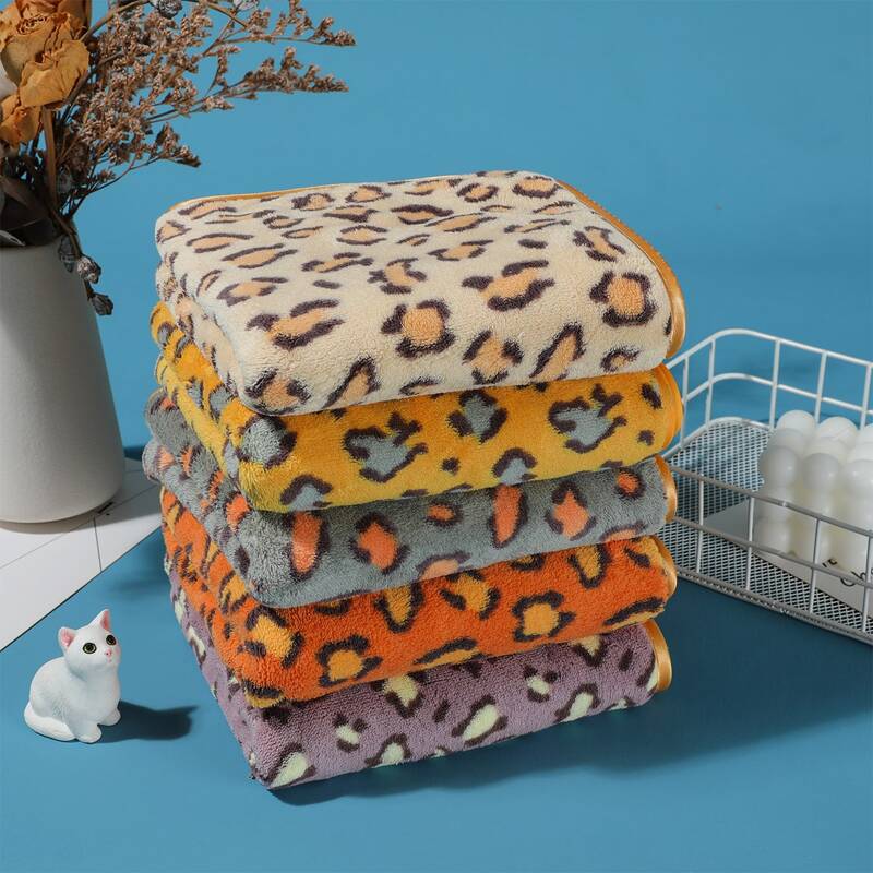 

1pc Random Leopard Bath Towel, Multicolor