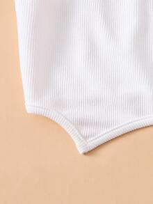 Top corto tank tejido de canalé bajo asimétrico de cuello redondo - Blanco - Ver 4