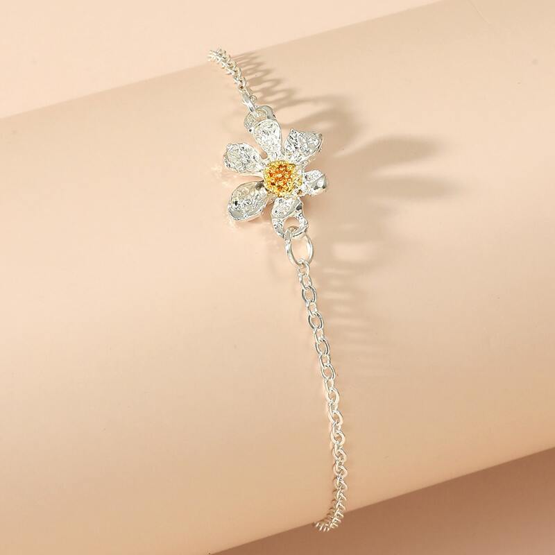 

Flower Decor Bracelet, Silver