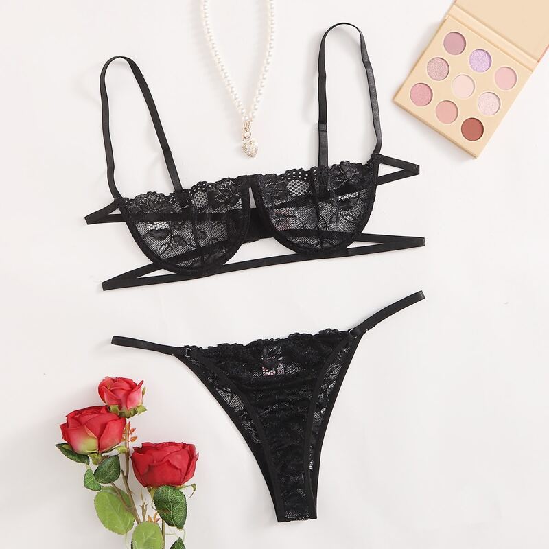 

Plus Floral Lace Underwire Lingerie Set, Black