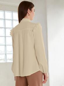 SHEIN 褶邊領百褶紐扣襯衫 - 米色 - 查看 2